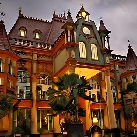 Gajahmada Graha Hotel Маланг Екстериор снимка