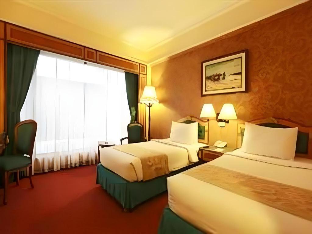 Gajahmada Graha Hotel Маланг Екстериор снимка
