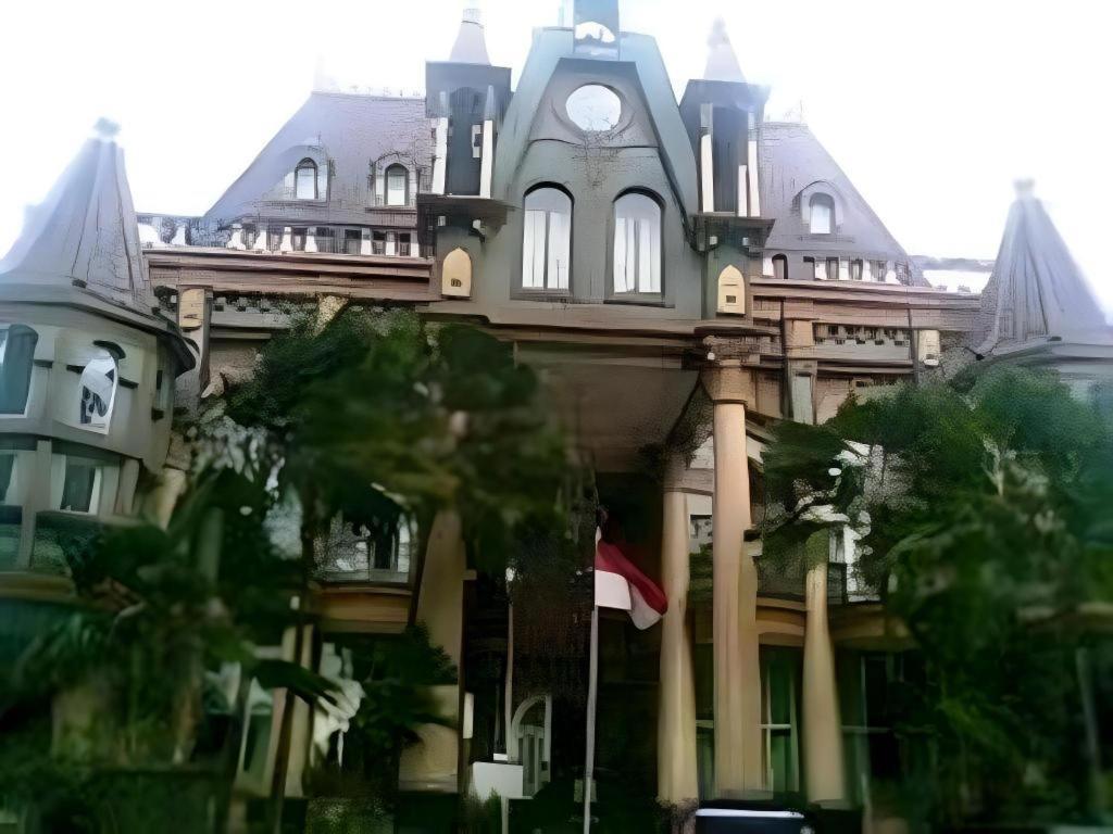 Gajahmada Graha Hotel Маланг Екстериор снимка