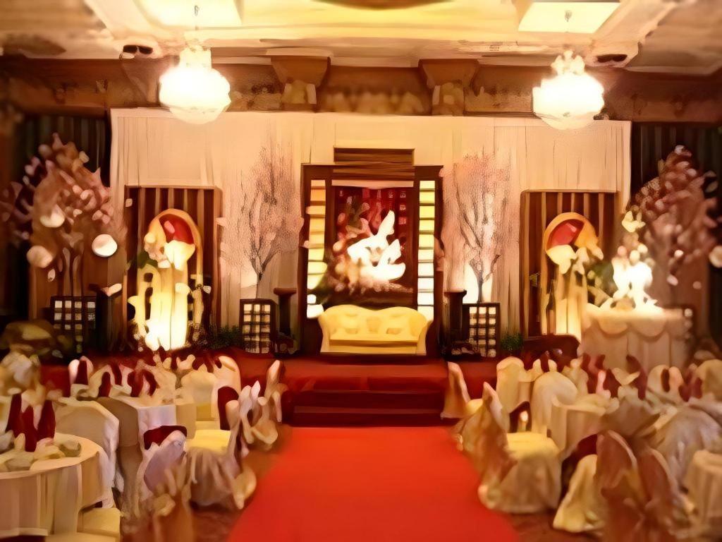 Gajahmada Graha Hotel Маланг Екстериор снимка