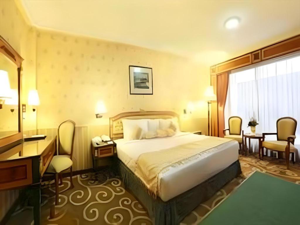Gajahmada Graha Hotel Маланг Екстериор снимка