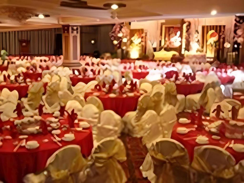 Gajahmada Graha Hotel Маланг Екстериор снимка