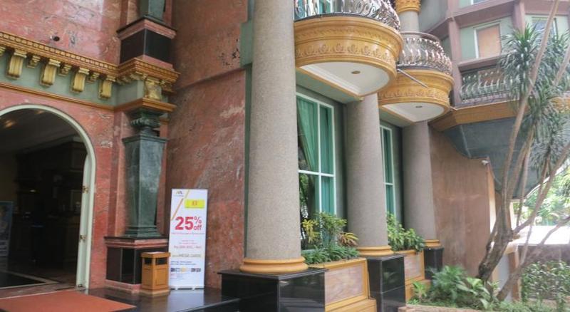 Gajahmada Graha Hotel Маланг Екстериор снимка