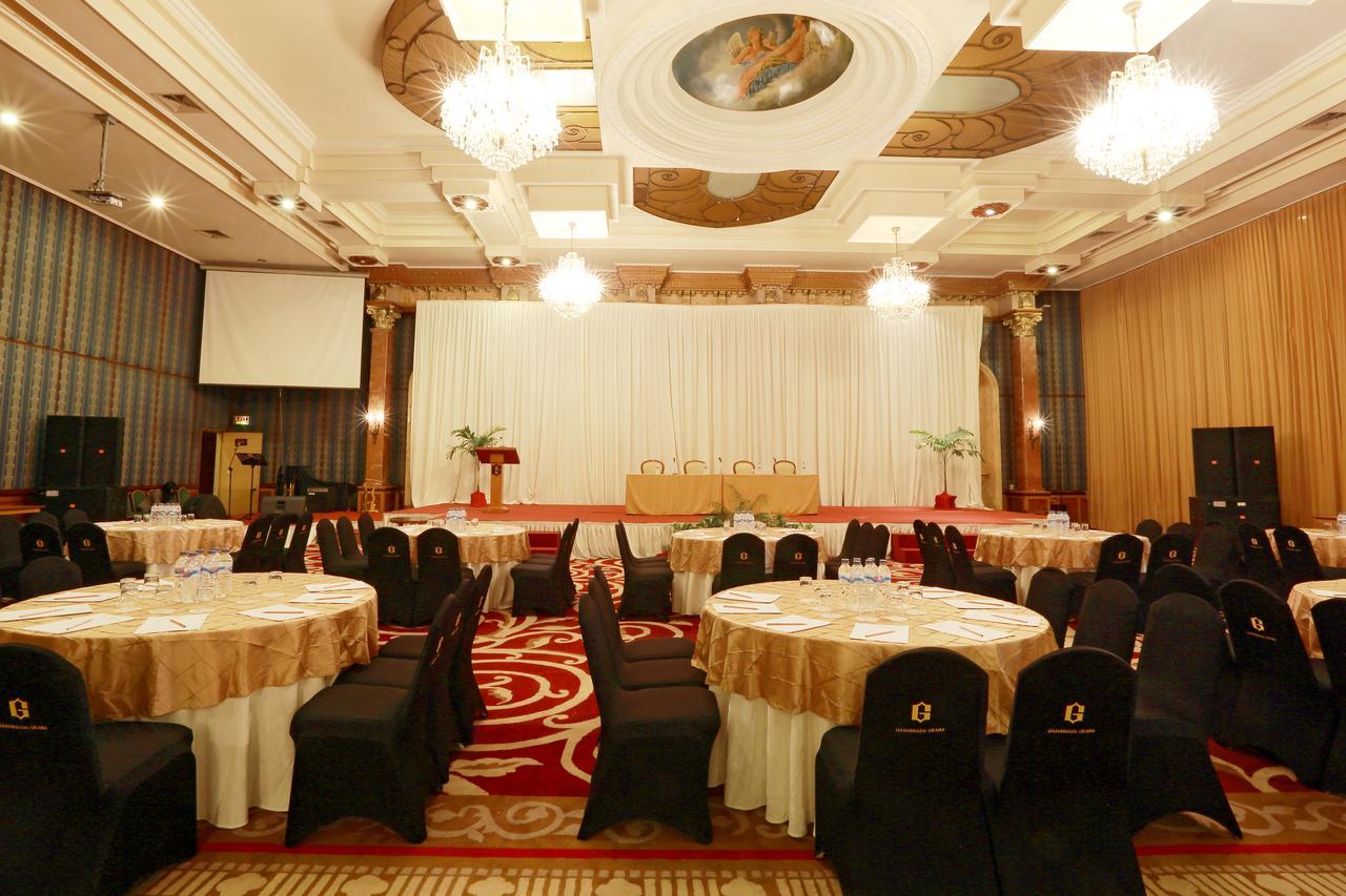 Gajahmada Graha Hotel Маланг Екстериор снимка