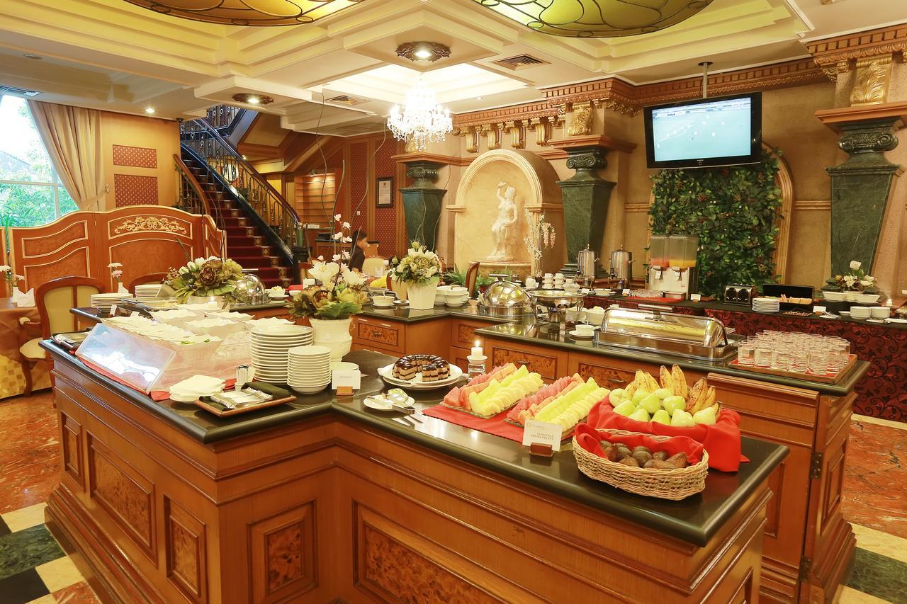 Gajahmada Graha Hotel Маланг Екстериор снимка