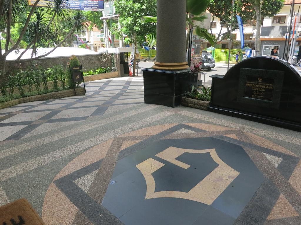 Gajahmada Graha Hotel Маланг Екстериор снимка
