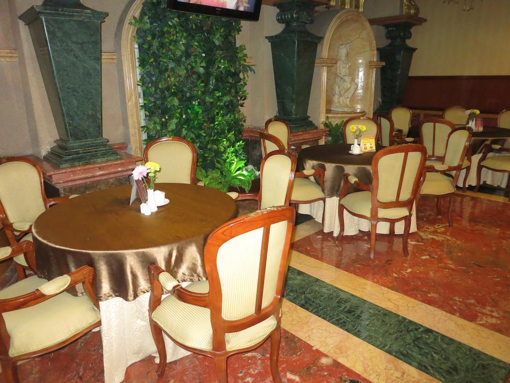 Gajahmada Graha Hotel Маланг Екстериор снимка