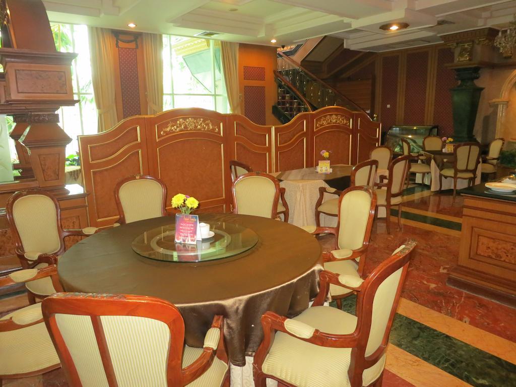 Gajahmada Graha Hotel Маланг Екстериор снимка