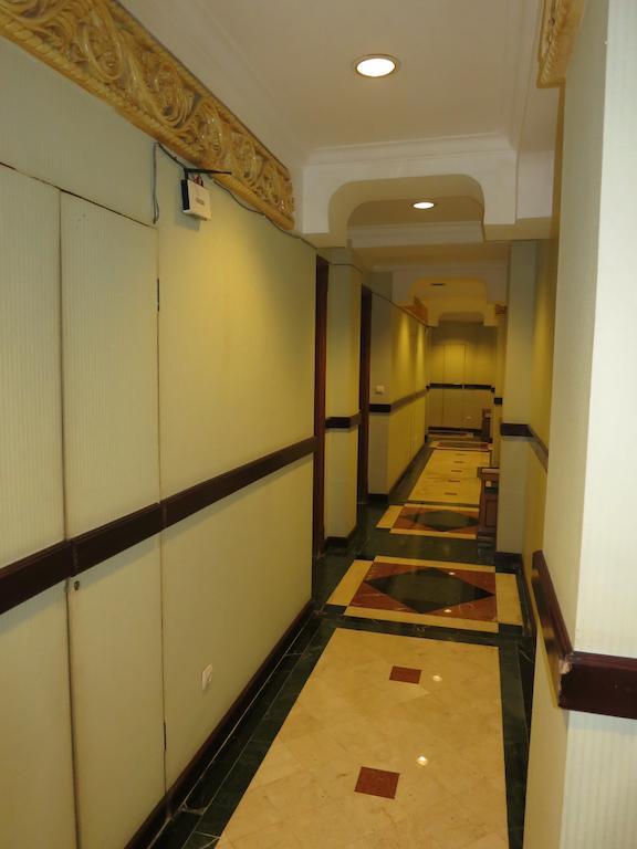 Gajahmada Graha Hotel Маланг Екстериор снимка